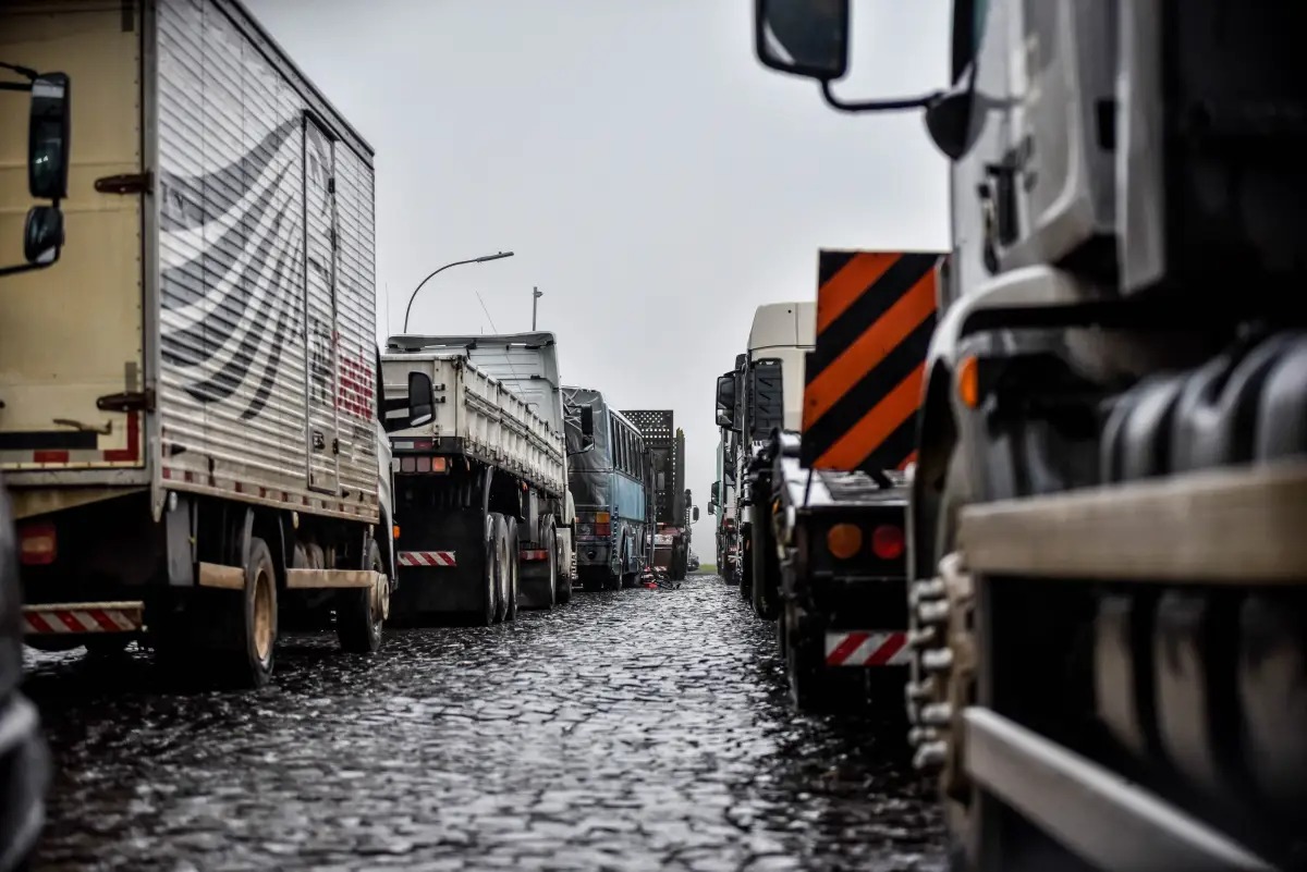 Sob pressão, governo anuncia hoje medidas para deter greve de caminhoneiros
