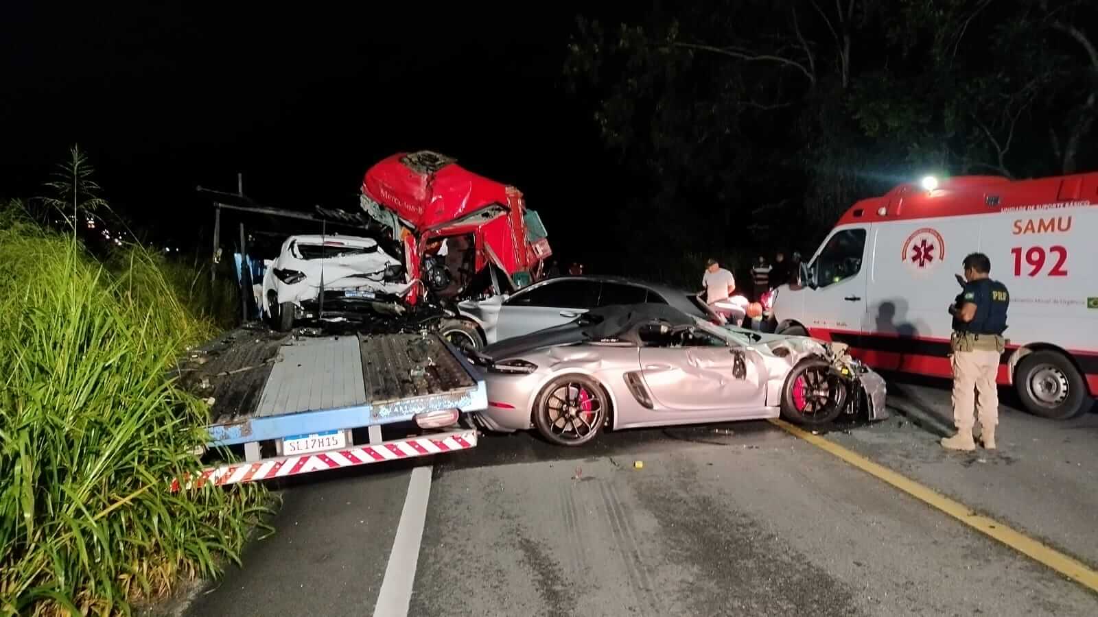 Colisão frontal entre caminhões deixa uma pessoa morta e feridos na BR-101 em São Miguel dos Campos