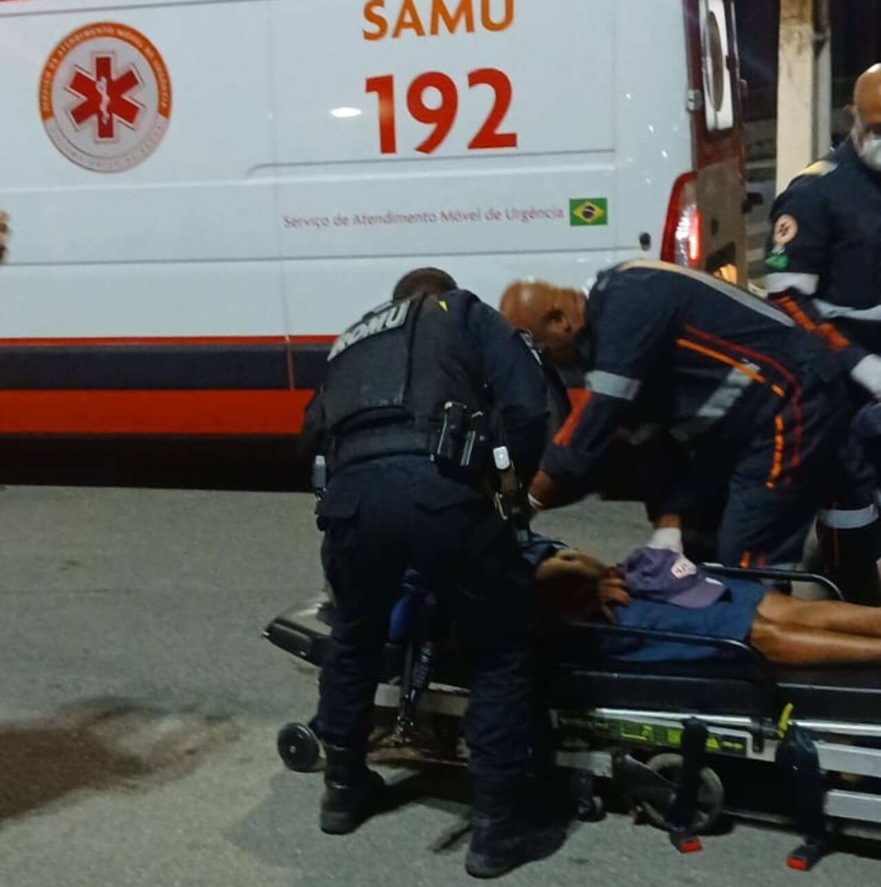 Idoso com sinais de embriaguez sofre queda de moto e é socorrido pelo SAMU em São Miguel dos Campos