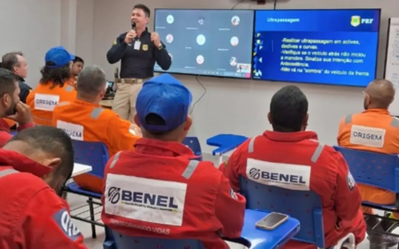 PRF realiza palestra sobre Segurança Viária com ênfase no Maio amarelo, em São Miguel dos Campos
