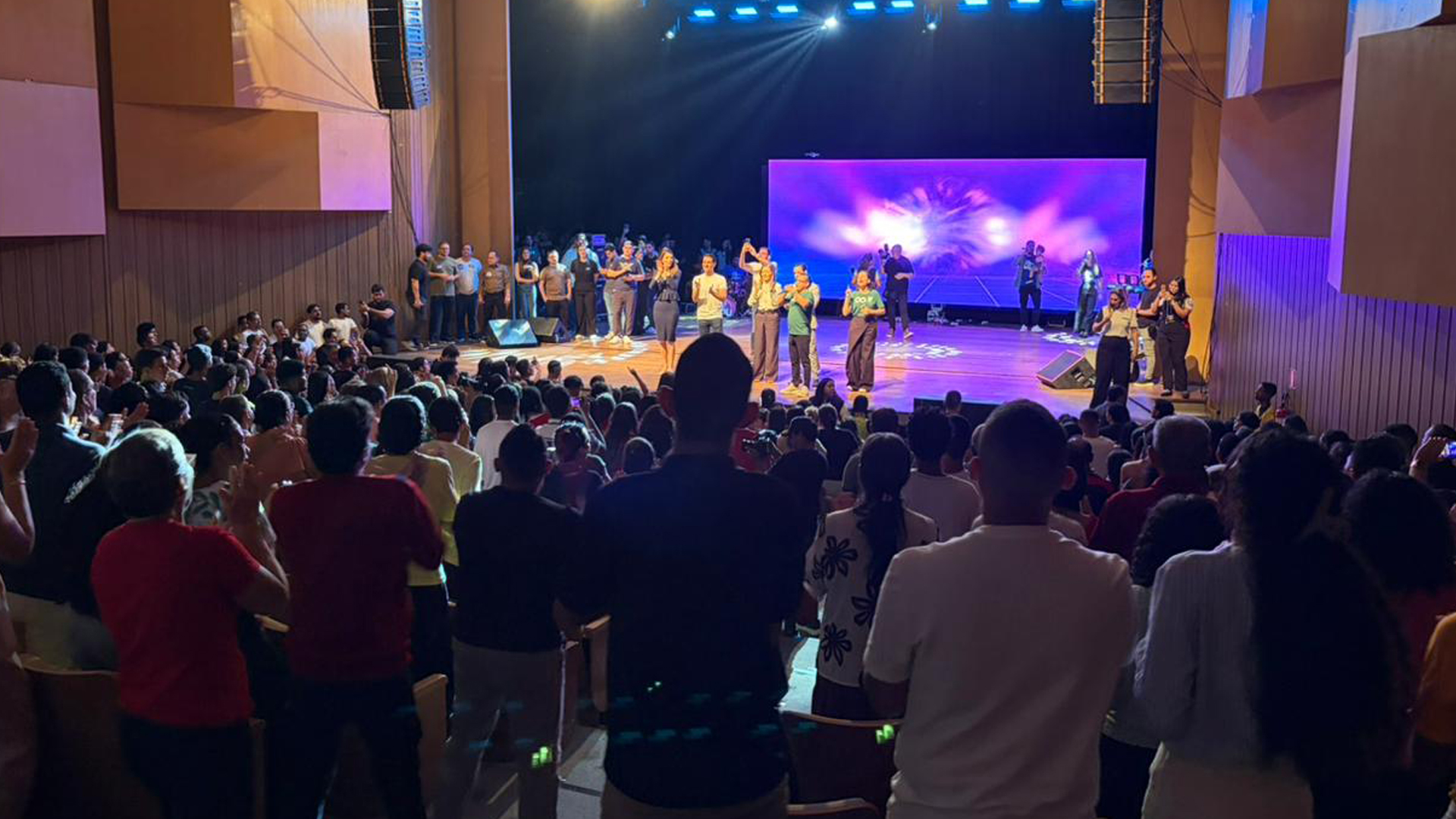 JHC cai na dança no Mega Dance Musical 2026 e leva público ao entusiasmo em noite de fé e celebração